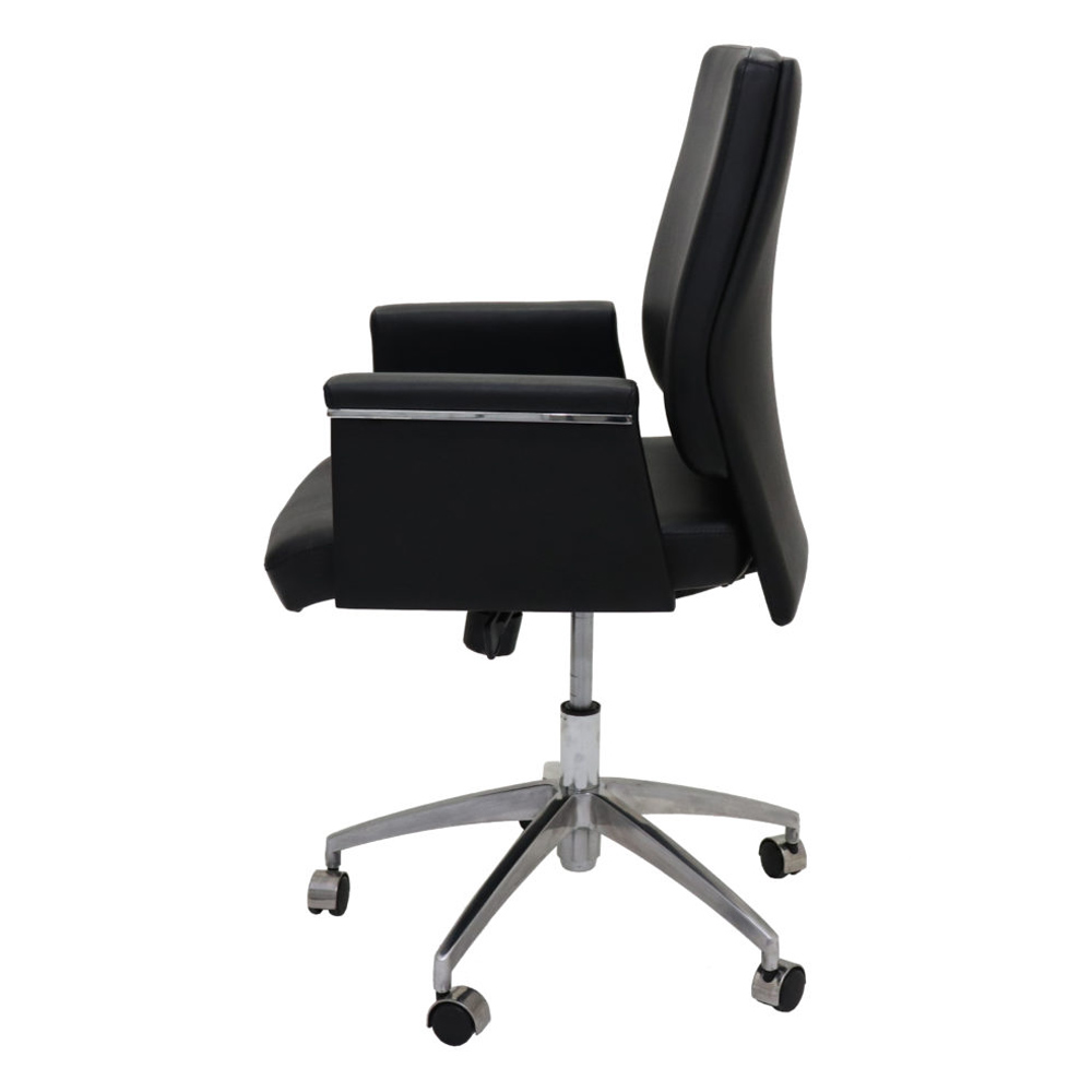 Pelle -2- medium back-executive chair - benchmark